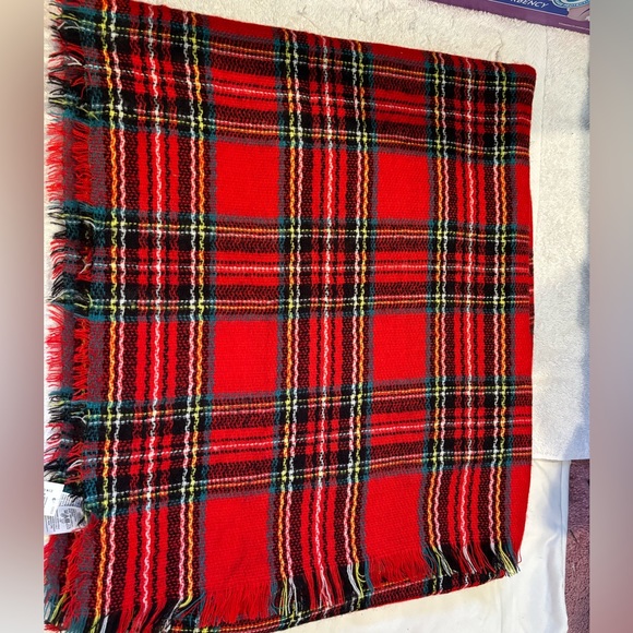 New-With-Tags Old‎ Navy Oversized Red Plaid Scarf - Picture 7 of 7